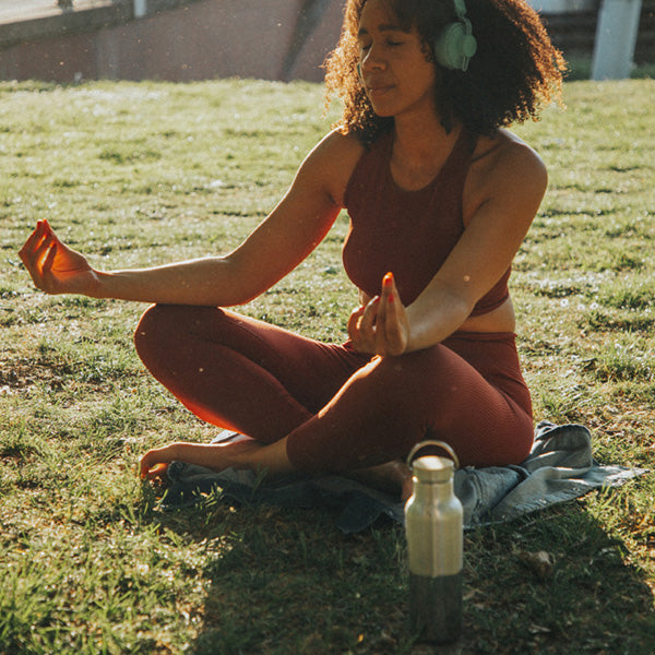 16oz-rise-reflect-with-bamboo-cap-s6 16oz_rise_reflect_yoga_park_headphones_square.jpg