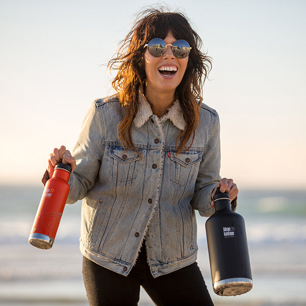 64oz-classic-with-loop-cap-a6 64oz_insulated_classic_black_beach_smile_square.jpg