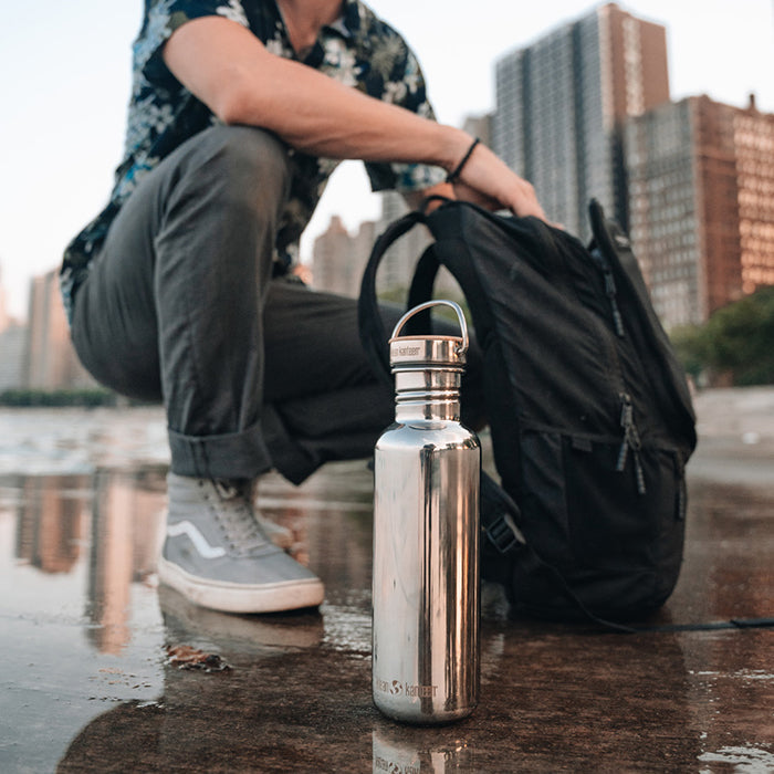 27oz-reflect-with-bamboo-cap-k8 K27SSLRF-MS-BAMBOO_reflect-bottle_city_lifestyle_ff882516-9bd8-49cf-b515-736a0a9c889f.jpg