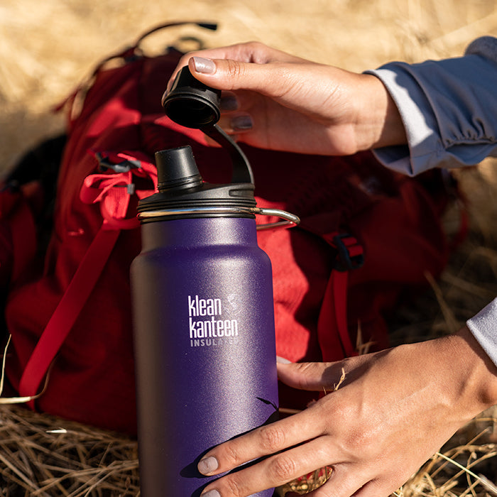 tkwide-chug-cap-u4 K32TKWSSL-KM-chug-cap-bottle-park_lifestyle.jpg