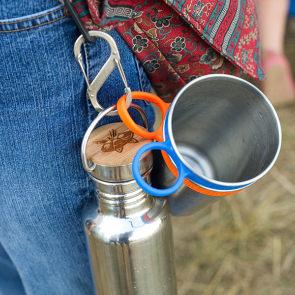 steel-s-biner-3-r1 carabiner_steel_clip_bottle_lifestyle_f9a2dad1-cd06-4894-b3ff-13476b2b5a87.jpg