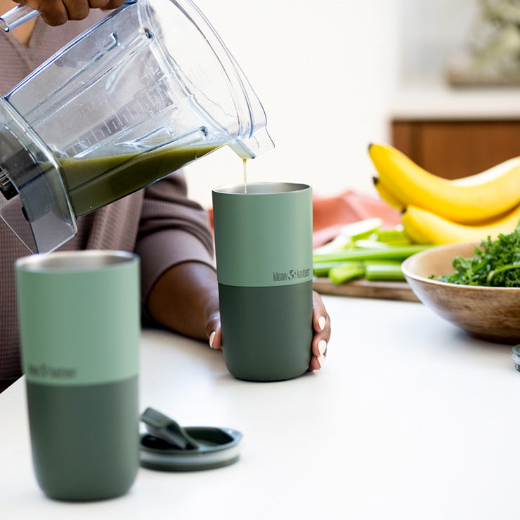 smoothie-set-q6 smoothie_kit_rise_tumbler_smoothie_pour.jpg