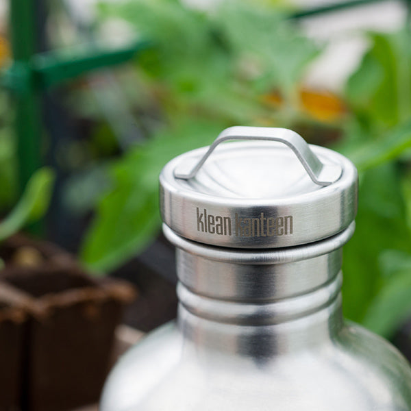 classic-steel-loop-cap-o7 stainless_cap_garden_lifestyle.jpg